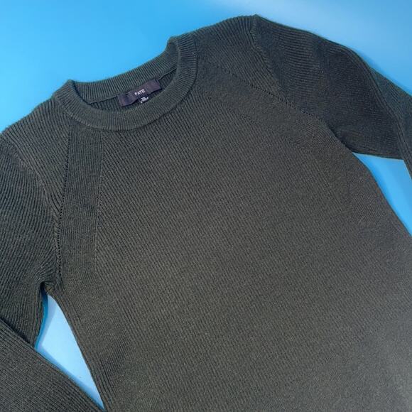 Fate Women's Green Long Sleeve Crew Neck Pullover Sweater Size XS - Picture 2 of 4